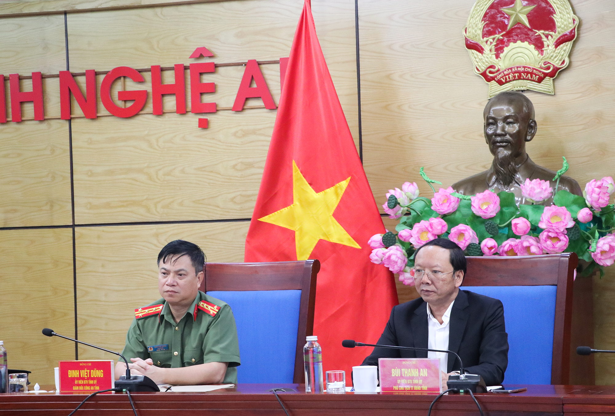Anh-tin-bai